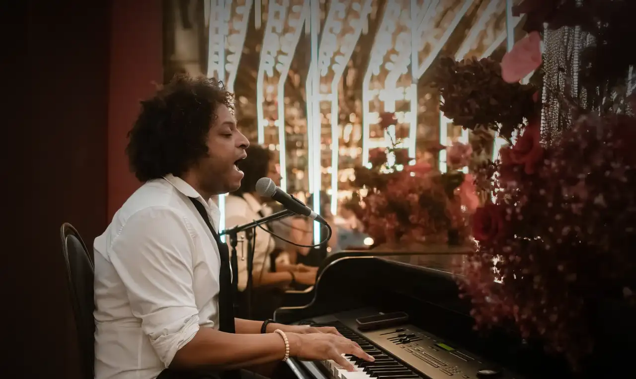 A singer at the piano on the Tell Your Friends stage